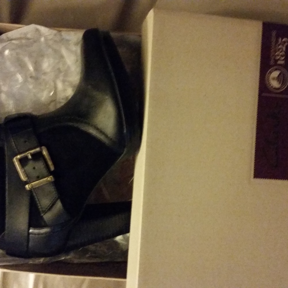 Clrks booties very nice